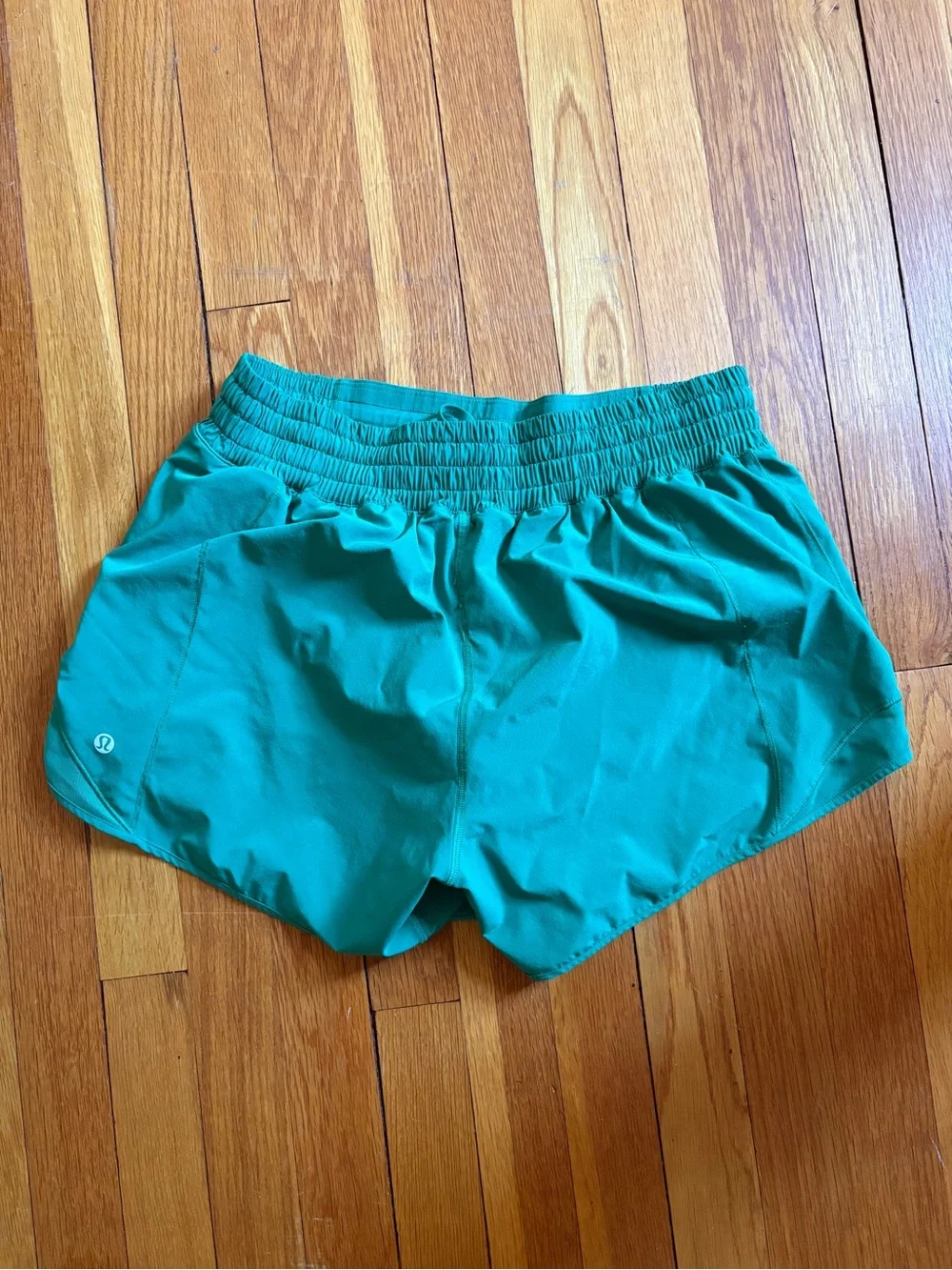 lululemon athletica 4in Hotty Hot green shorts